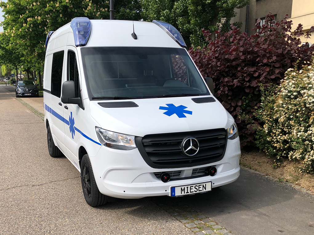AMBULANCE MERCEDES SPRINTER COURT HAUT B