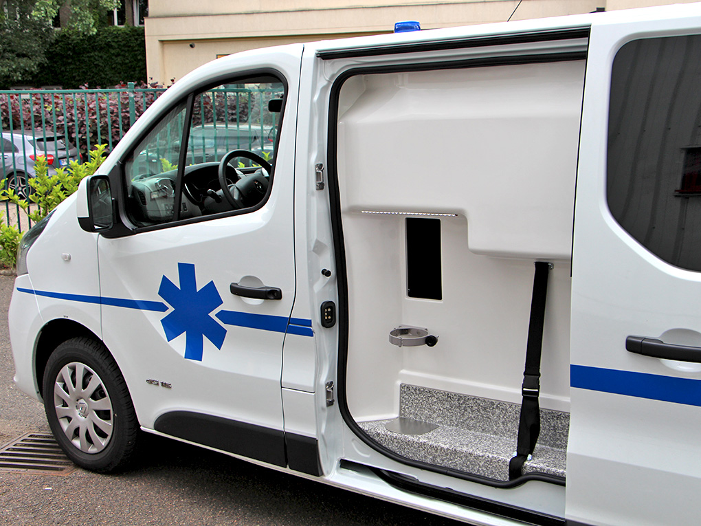 Ambulance Renault Trafic | C. Miesen