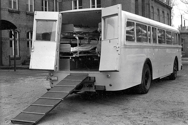 Vieille photo d'ambulance | C. Miesen