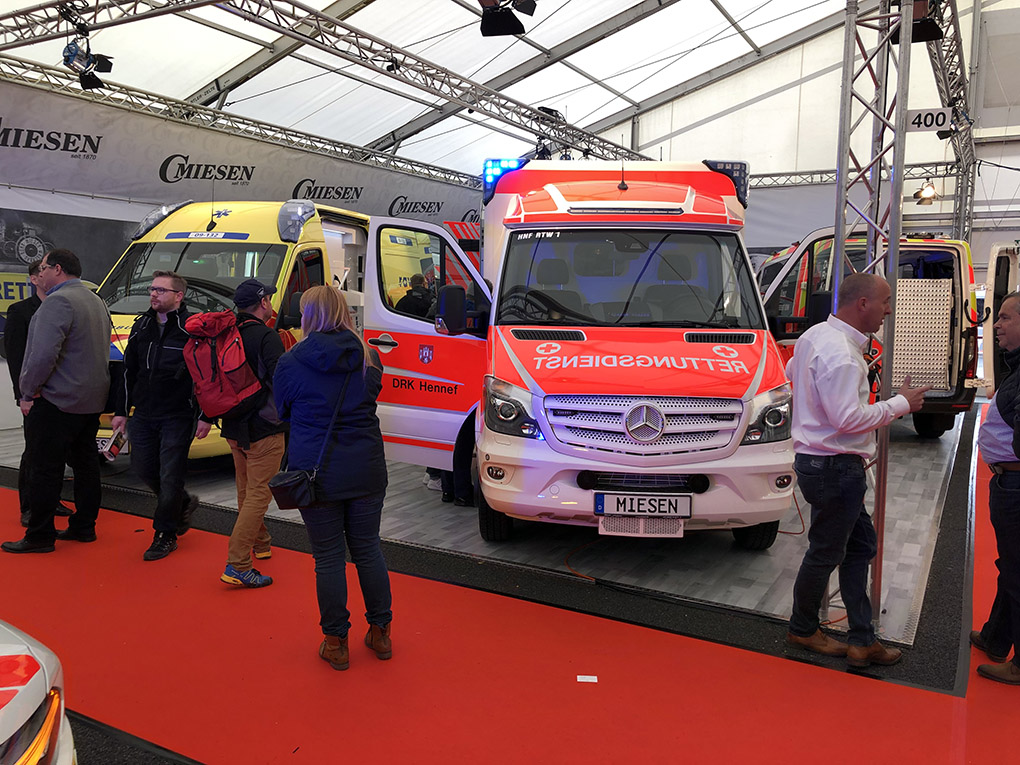 La team Miesen au salon des ambulances Rettmobil
